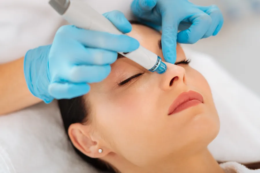 HydraFacial-Doctor A woman receives a facial with a hydrafacial device. Schedule HydraFacial treatments from ProCare Wellness Institute in Savannah.