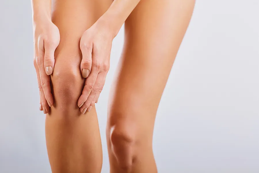Radiofrequency-Microneedling-for-Knees-Clinic A woman displays her knees. Schedule Radiofrequency Microneedling for Knee Skin Treatment from ProCare Wellness Institute in Savannah.